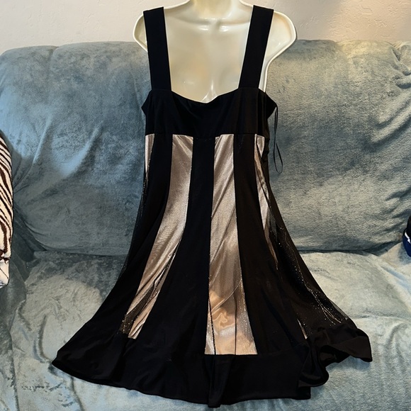 R&M Richards large black and tan dress with gold sparkled details - Picture 4 of 8